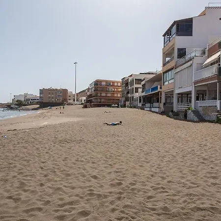 아파트 With Terrace On The Beachfront *